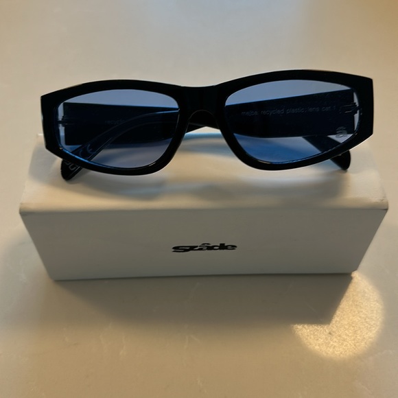 Szade Recycled Eyewear. Melba frame. Black with blue lenses - Picture 3 of 3